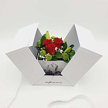 Surprise roses box - white