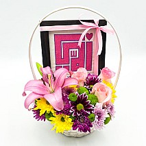 A Basket with Mom Frame and Flowers (Pink)